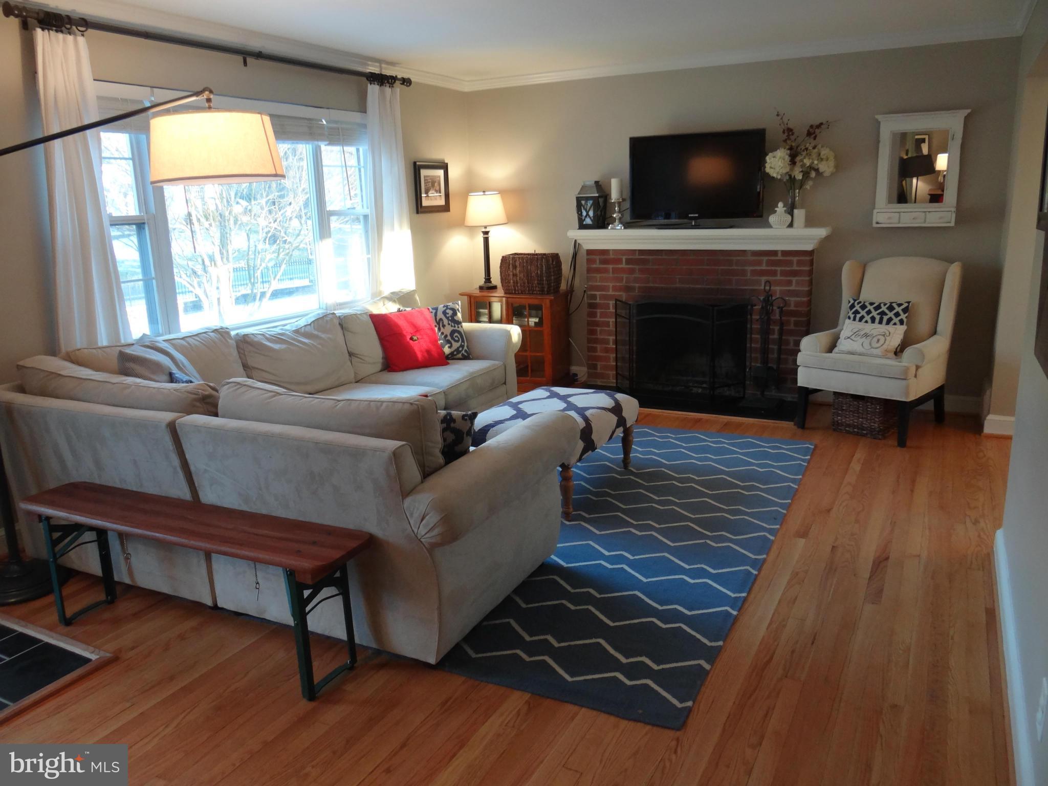 3032 Holmes Run Road Falls Church, VA 22042 - Photo 7 of 29 Living Room