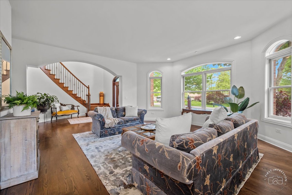 425 West Bob O Link Road Mount Prospect, IL 60056 - Photo 7 of 38 Gallery Image 7