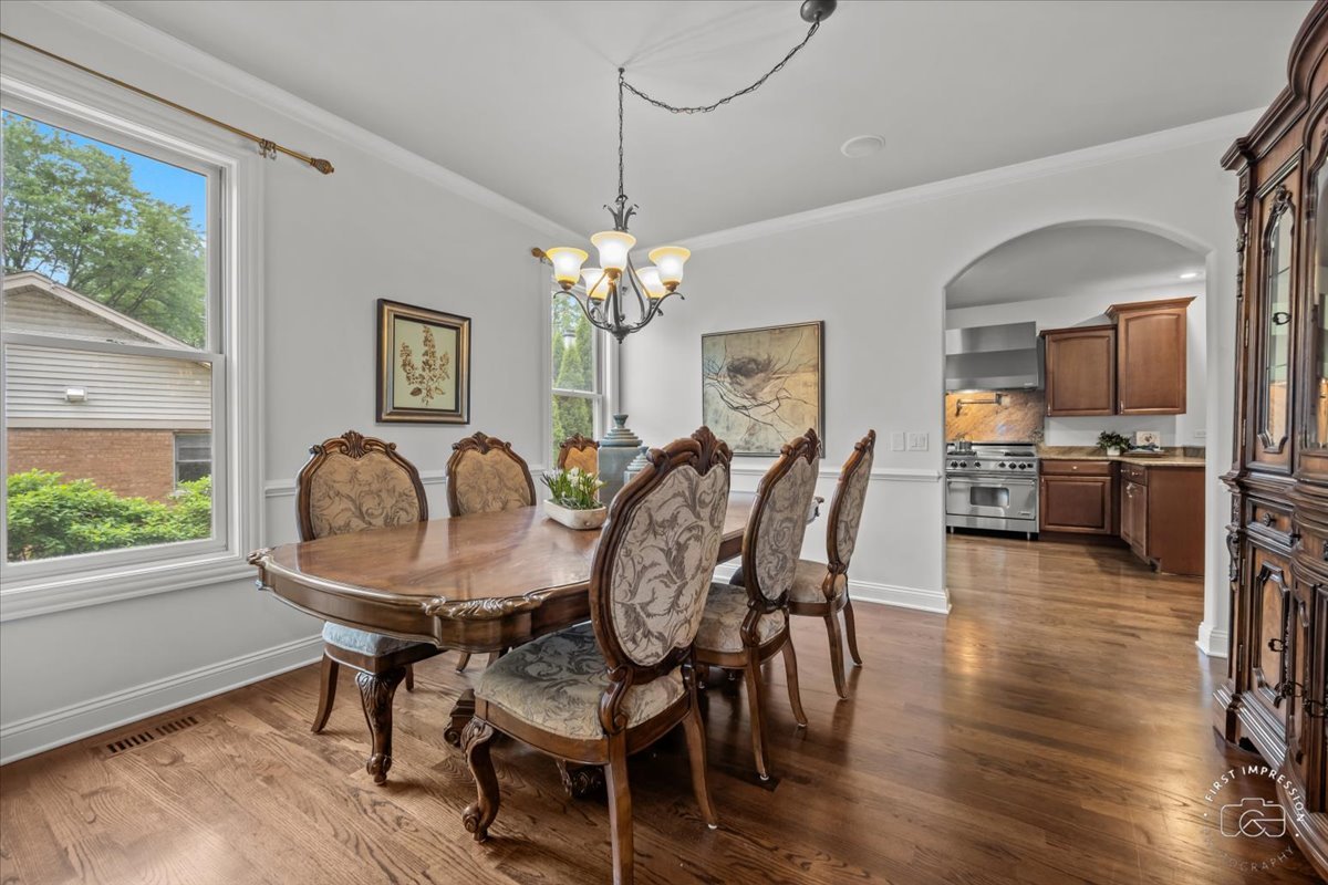 425 West Bob O Link Road Mount Prospect, IL 60056 - Photo 8 of 38 Gallery Image 8