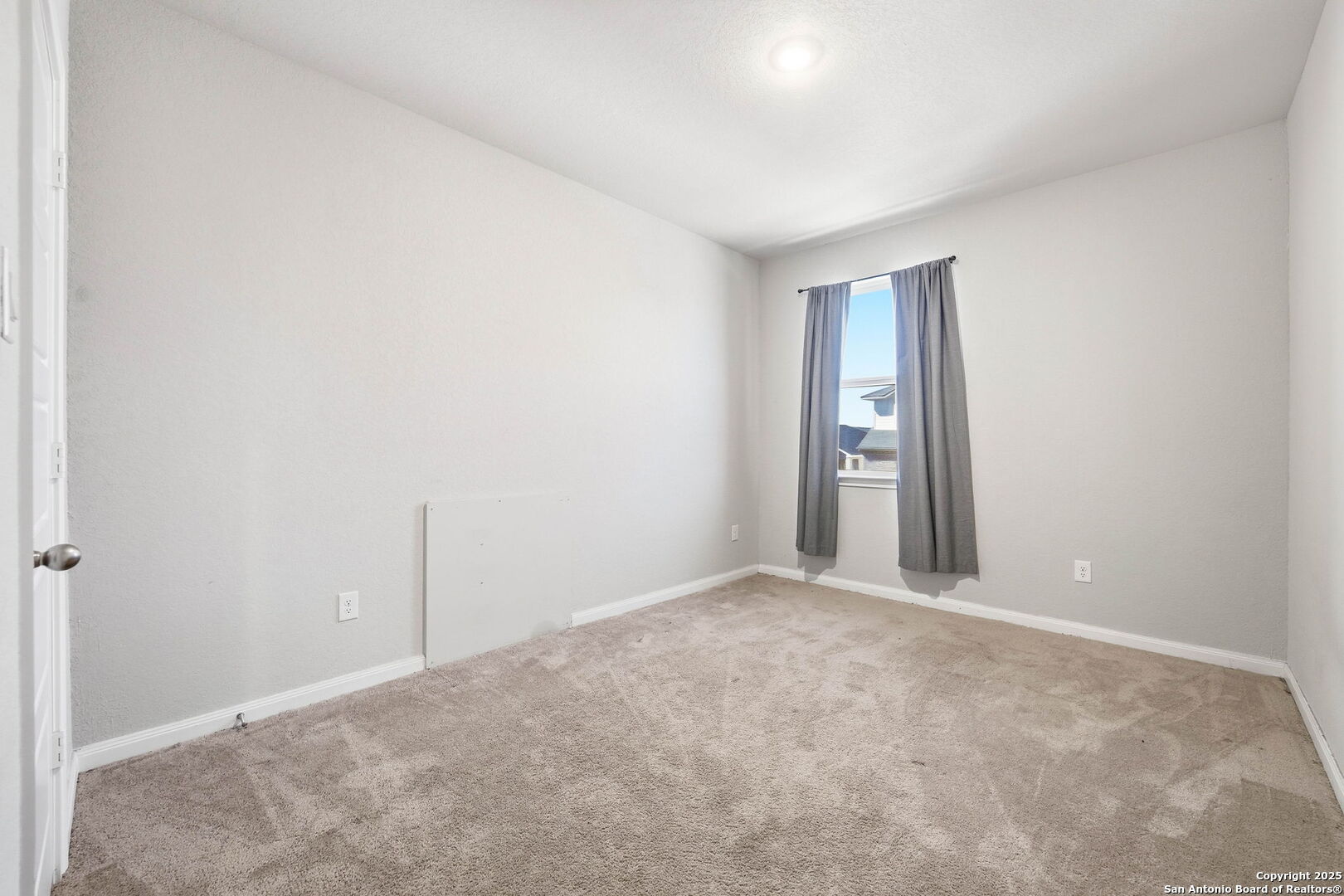 9102 Devils River Converse, TX 78109 - Photo 23 of 34 a view of an empty room and window