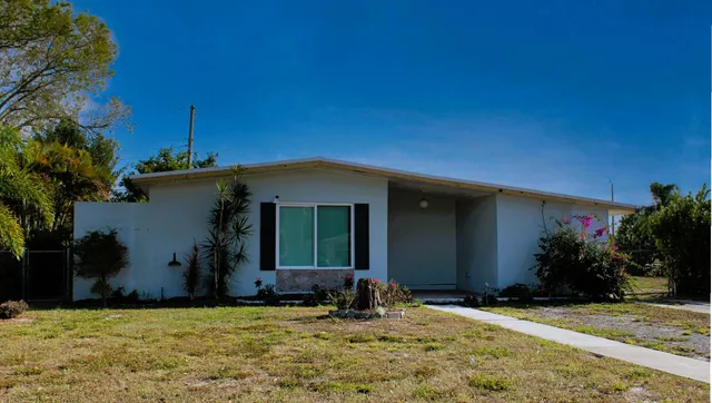 $2,200 | 100 Southeast Celestia Court, Port St. Lucie, FL 34983