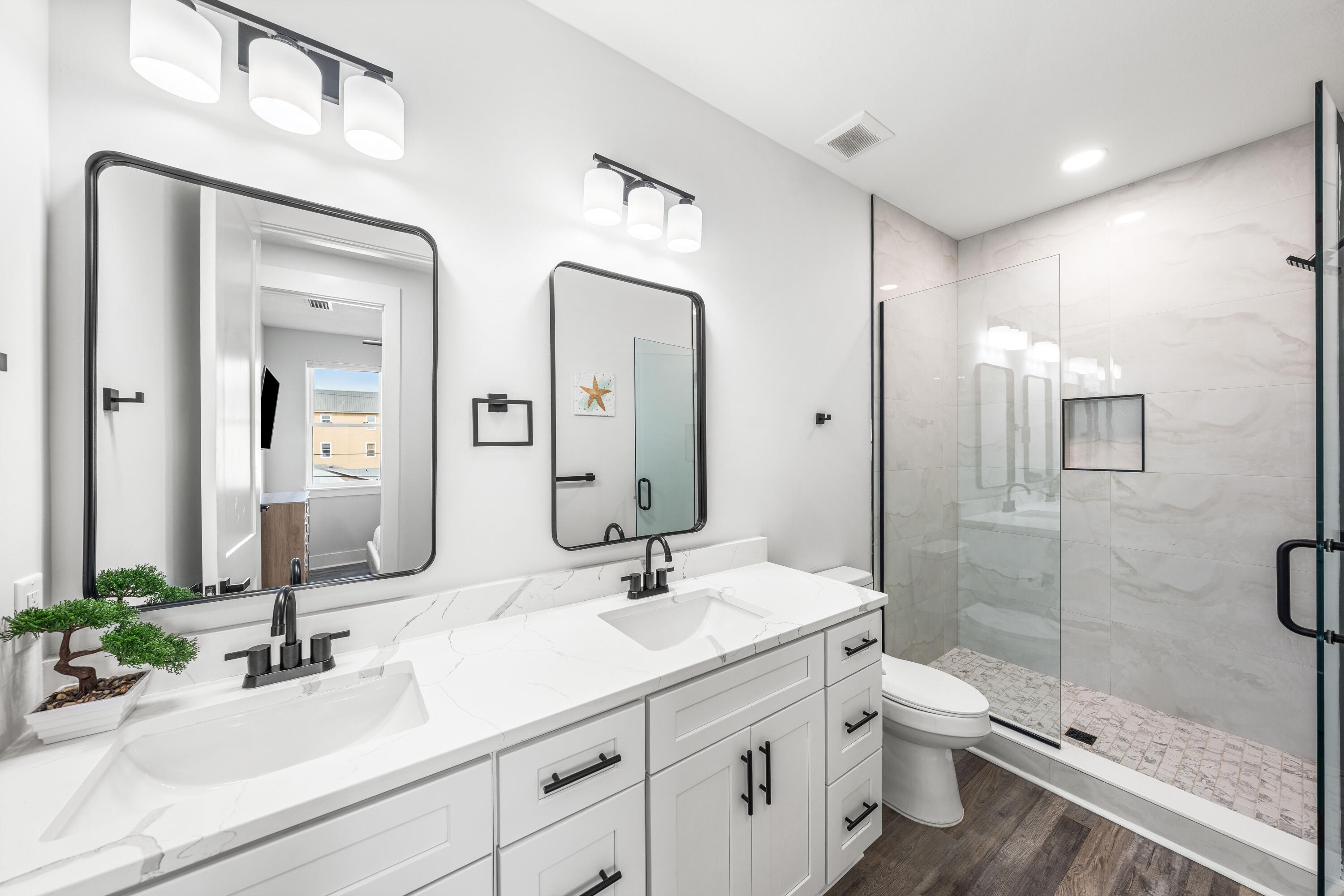 13308 Front Beach Road Panama City Beach, FL 32407 - Photo 58 of 68 2nd Floor Hall Bathroom