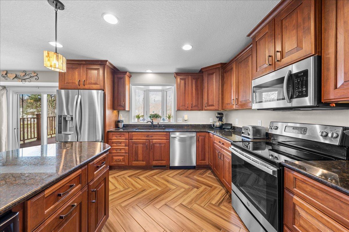 139 Ridge Way Mahtomedi, MN 55115 - Photo 11 of 32