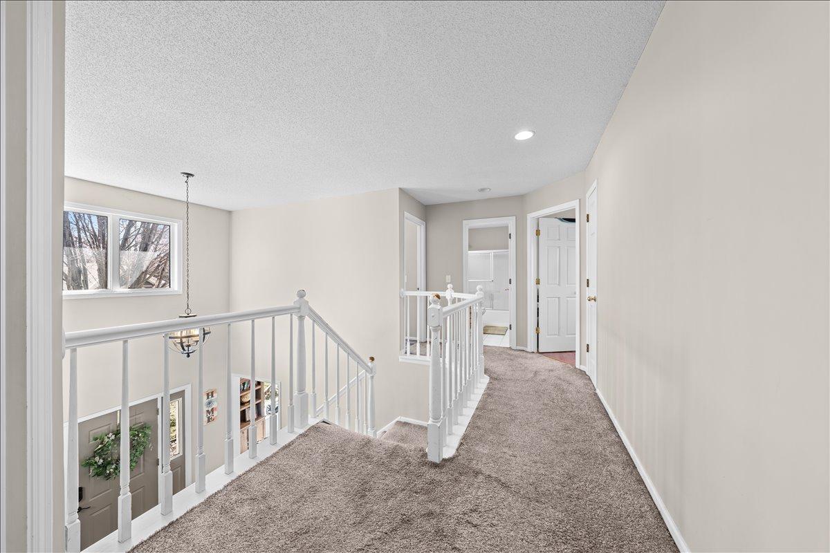 139 Ridge Way Mahtomedi, MN 55115 - Photo 14 of 32