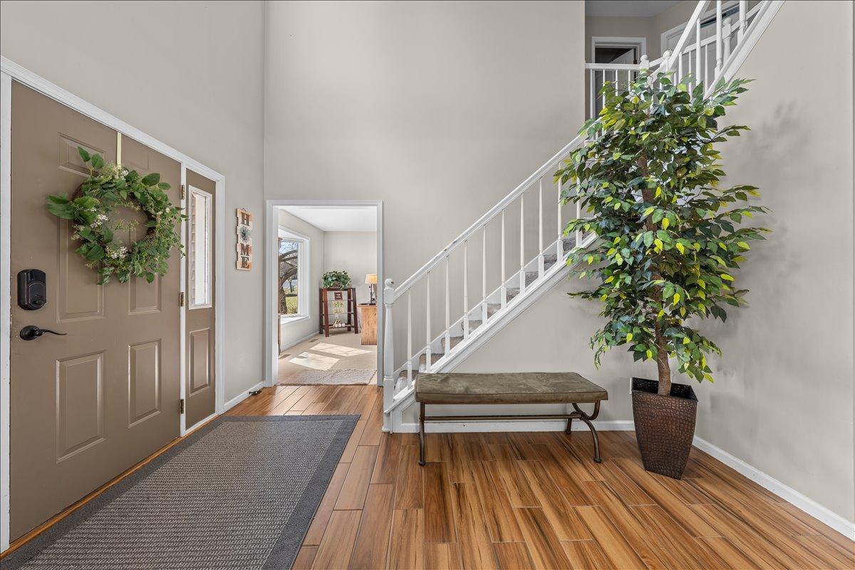 139 Ridge Way Mahtomedi, MN 55115 - Photo 3 of 32