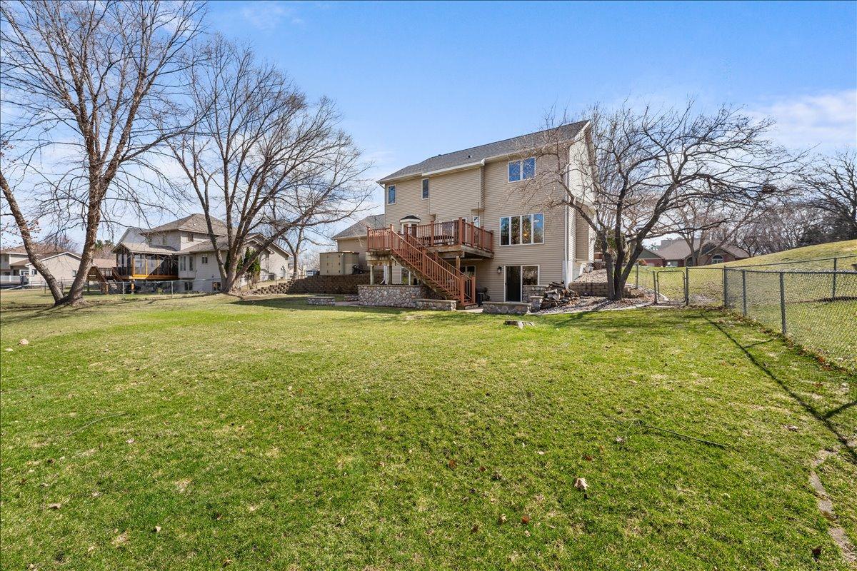 139 Ridge Way Mahtomedi, MN 55115 - Photo 31 of 32