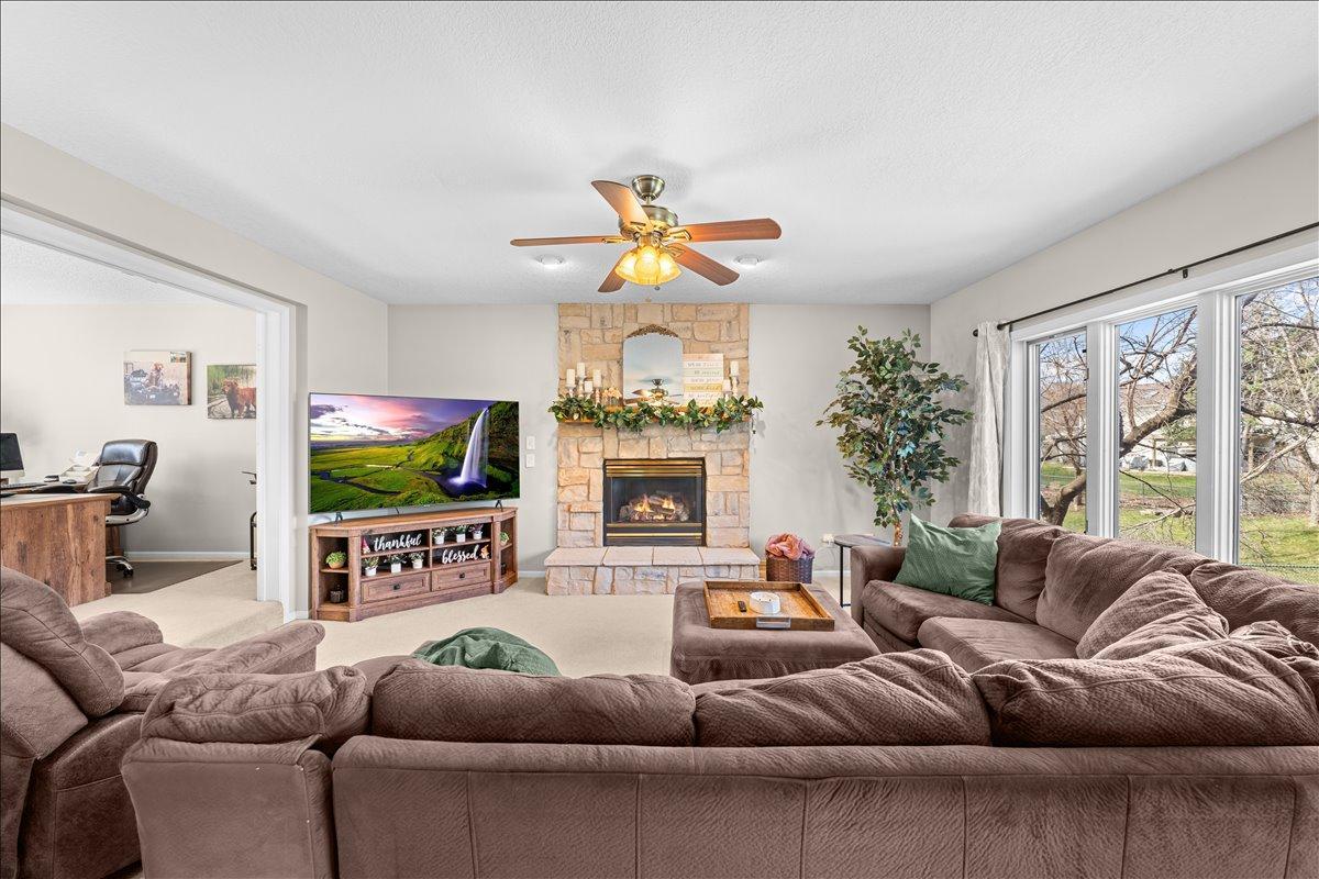 139 Ridge Way Mahtomedi, MN 55115 - Photo 7 of 32