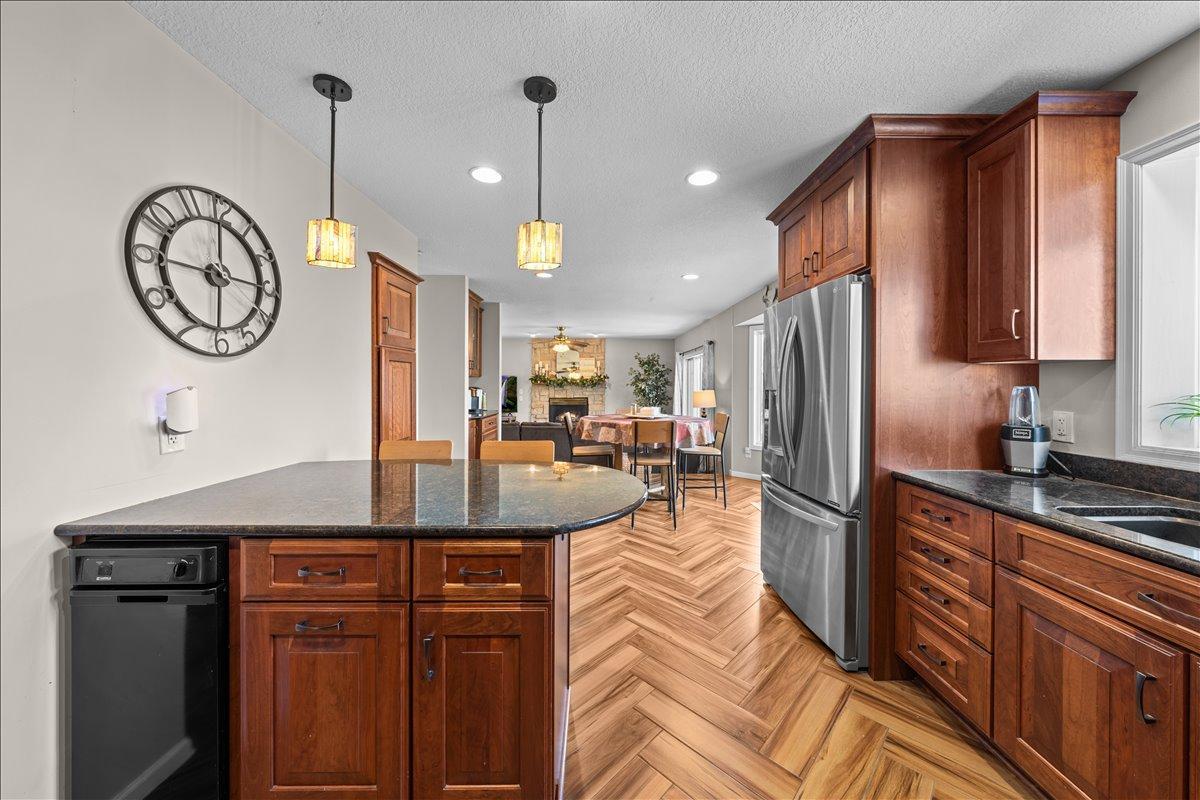 139 Ridge Way Mahtomedi, MN 55115 - Photo 10 of 32