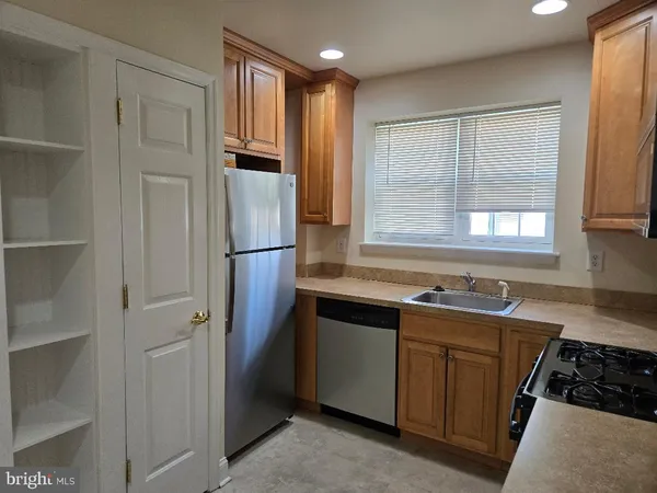 $1,000 | 1339-39 72nd Avenue, Philadelphia, PA 19126