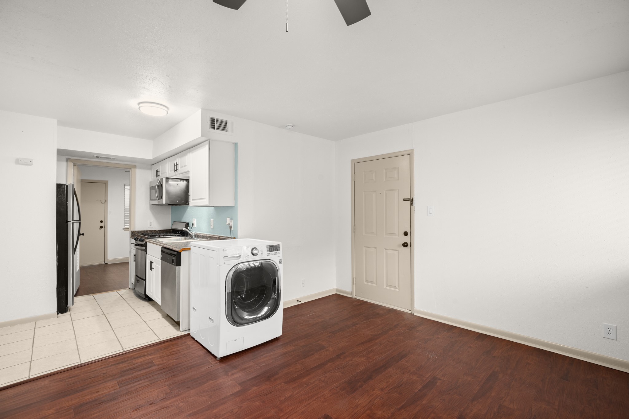 1010 West 23rd Street, Unit 3 Austin, TX 78705 - Photo 6 of 15 a view of kitchen and wooden floor