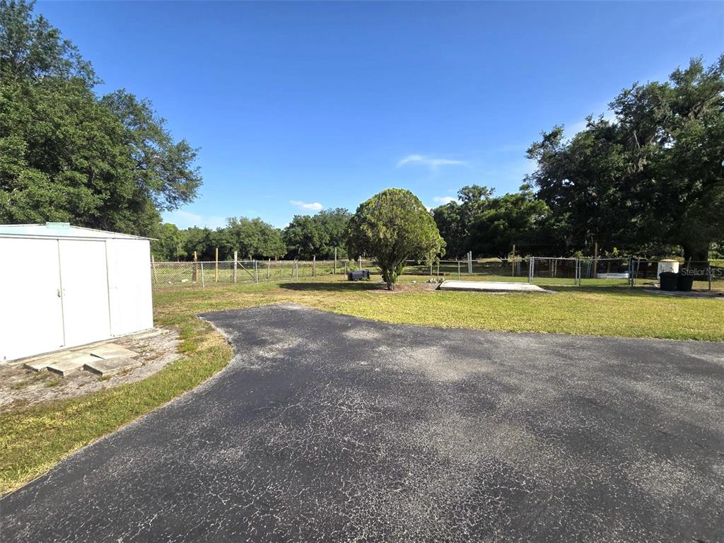 3101 Medulla Road Plant City, FL 33566 - Photo 39 of 83 a view of a volley ball court