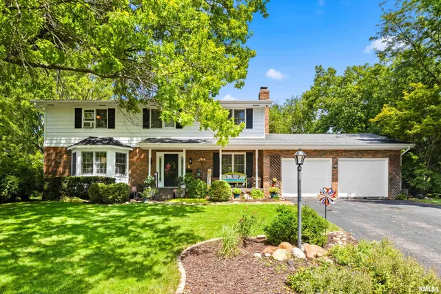 $315,000 | 1001 West Burnside Drive, Peoria, IL 61614