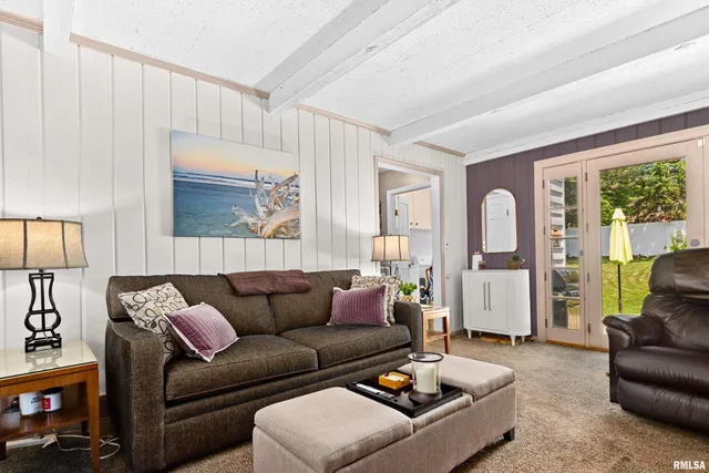 $315,000 | 1001 West Burnside Drive, Peoria, IL 61614