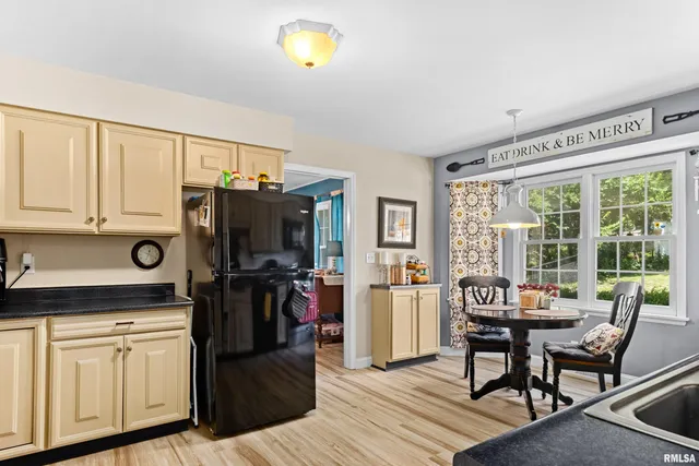 $315,000 | 1001 West Burnside Drive, Peoria, IL 61614