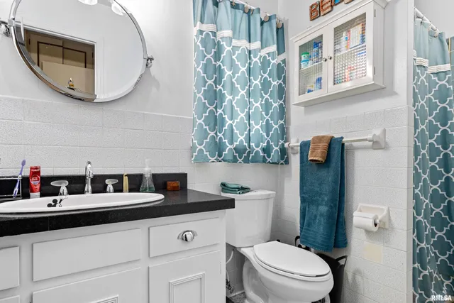 $315,000 | 1001 West Burnside Drive, Peoria, IL 61614