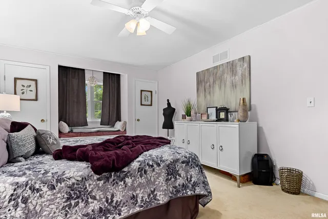 $315,000 | 1001 West Burnside Drive, Peoria, IL 61614