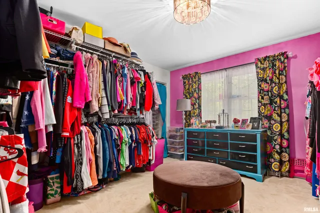 $315,000 | 1001 West Burnside Drive, Peoria, IL 61614