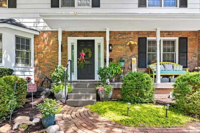 $315,000 | 1001 West Burnside Drive, Peoria, IL 61614