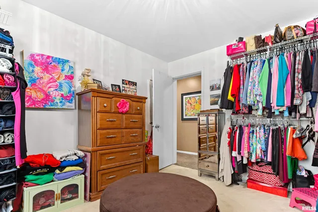 $315,000 | 1001 West Burnside Drive, Peoria, IL 61614