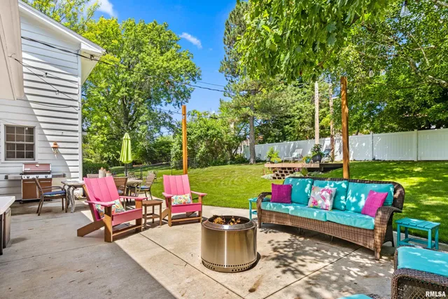 $315,000 | 1001 West Burnside Drive, Peoria, IL 61614