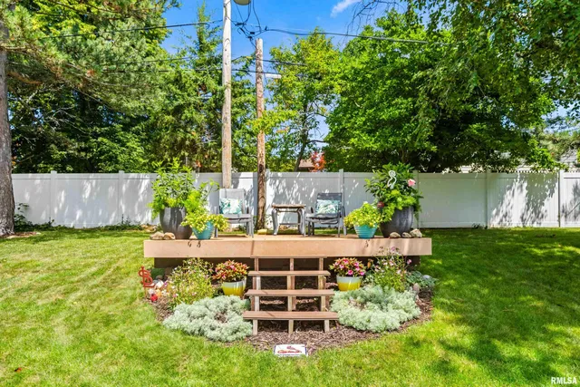 $315,000 | 1001 West Burnside Drive, Peoria, IL 61614