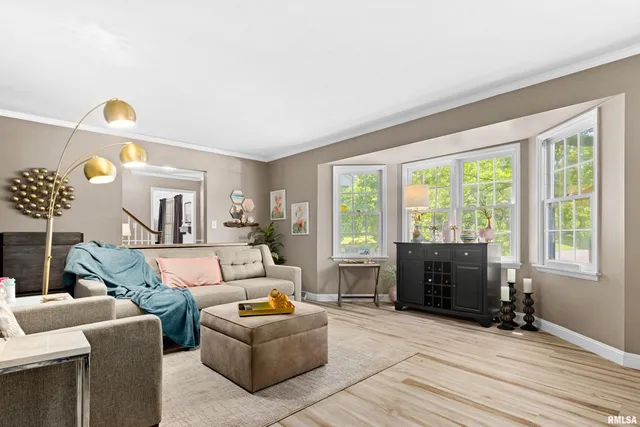 $315,000 | 1001 West Burnside Drive, Peoria, IL 61614