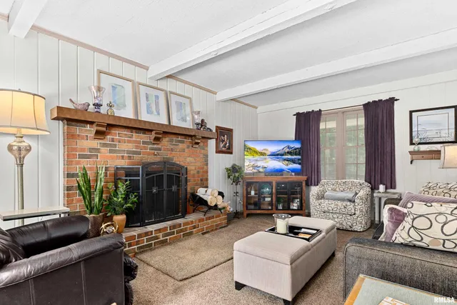 $315,000 | 1001 West Burnside Drive, Peoria, IL 61614