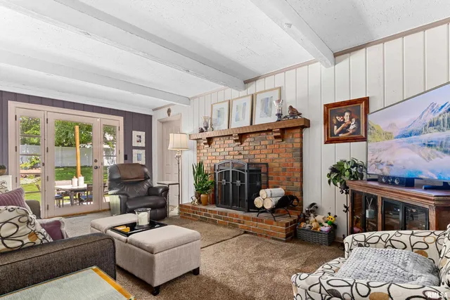 $315,000 | 1001 West Burnside Drive, Peoria, IL 61614