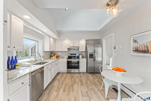 $699,000 | 92 Head Of Meadow Road, Newtown, CT 06470