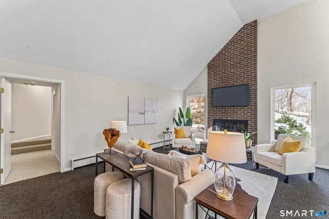 $699,000 | 92 Head Of Meadow Road, Newtown, CT 06470