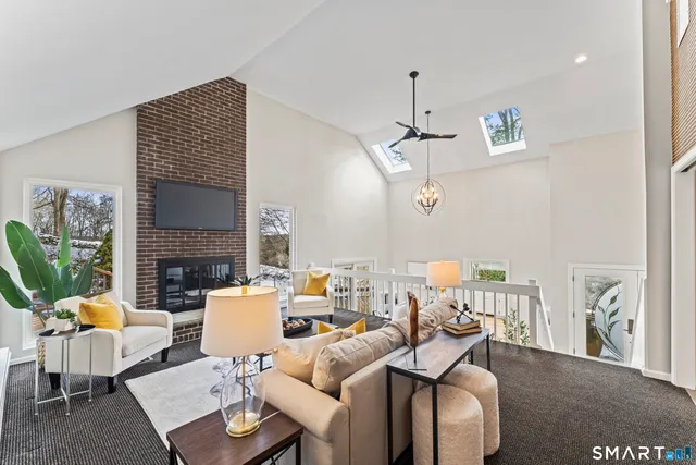 $699,000 | 92 Head Of Meadow Road, Newtown, CT 06470