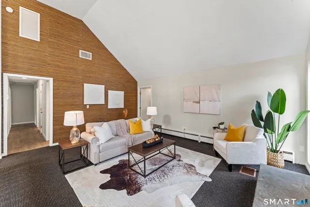 $699,000 | 92 Head Of Meadow Road, Newtown, CT 06470