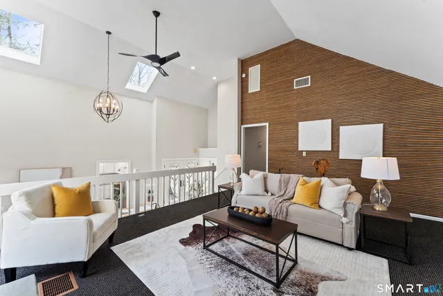 $699,000 | 92 Head Of Meadow Road, Newtown, CT 06470