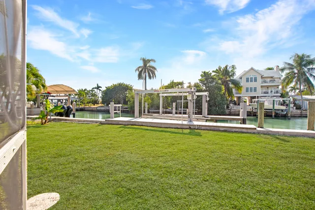 $1,090,000 | 144 San Salvador Street, Naples, FL 34113