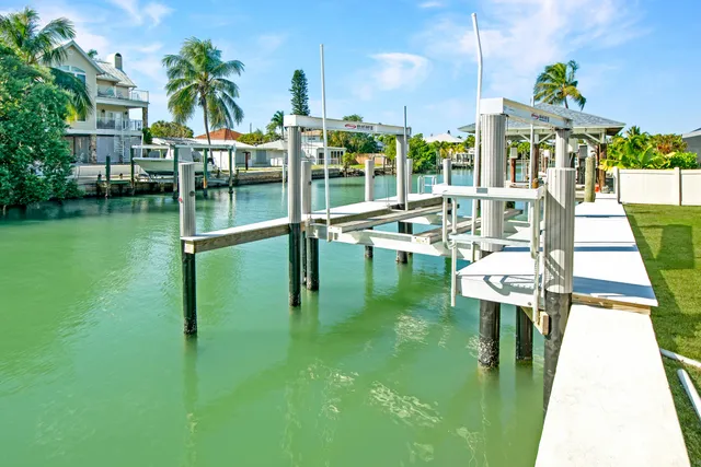 $1,090,000 | 144 San Salvador Street, Naples, FL 34113