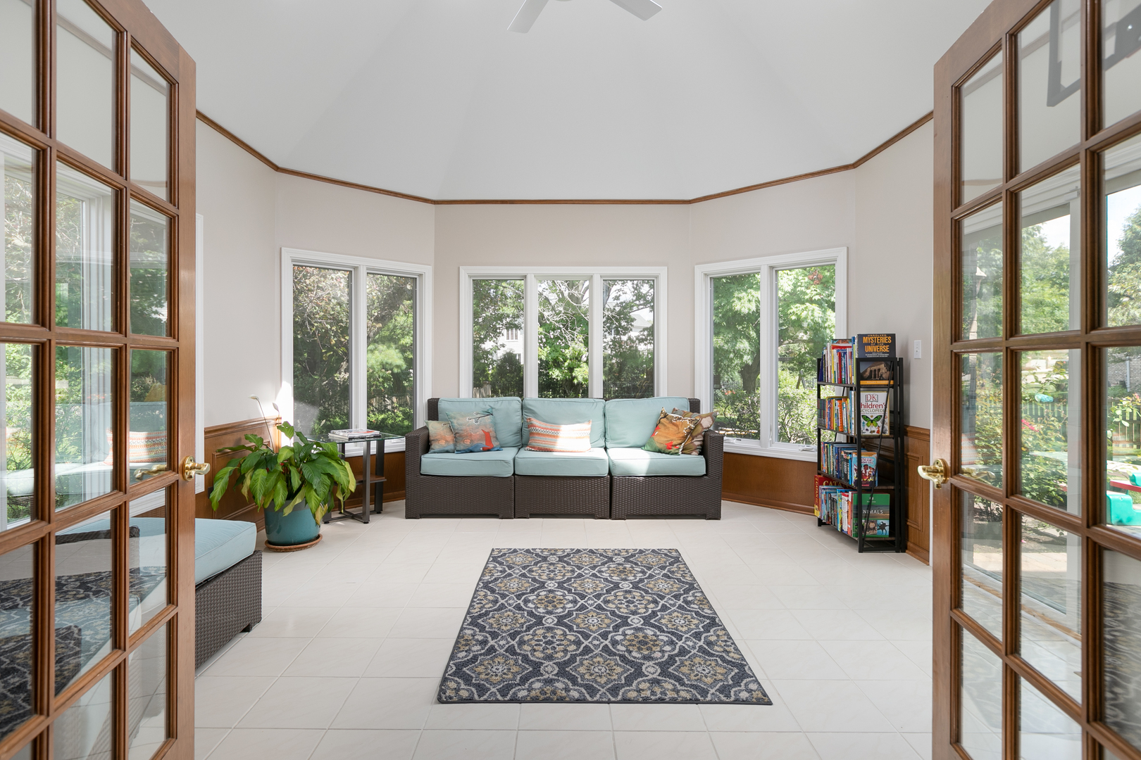 23W250 Hampton Circle Naperville, IL 60540 - Photo 20 of 42 a living room with furniture and a large window