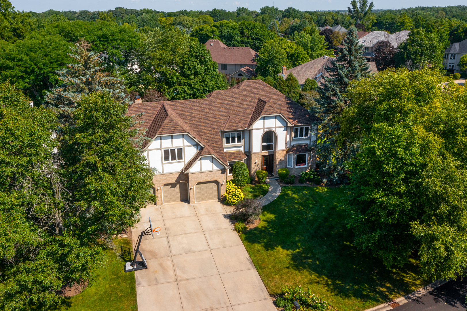23W250 Hampton Circle Naperville, IL 60540 - Photo 41 of 42 an aerial view of a house with yard and green space