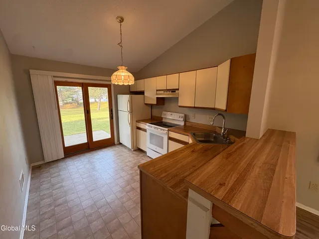 $289,999 | 84 Stoney Creek Drive, Clifton Park, NY 12065