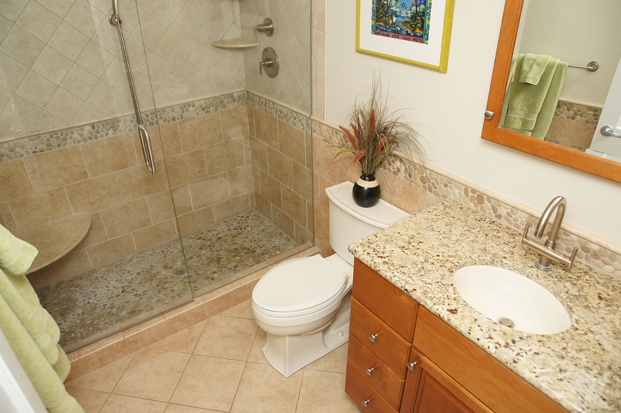 1743 Blair Road Southwest Roanoke, VA 24015 - Photo 19 of 33 Second Level Bathroom