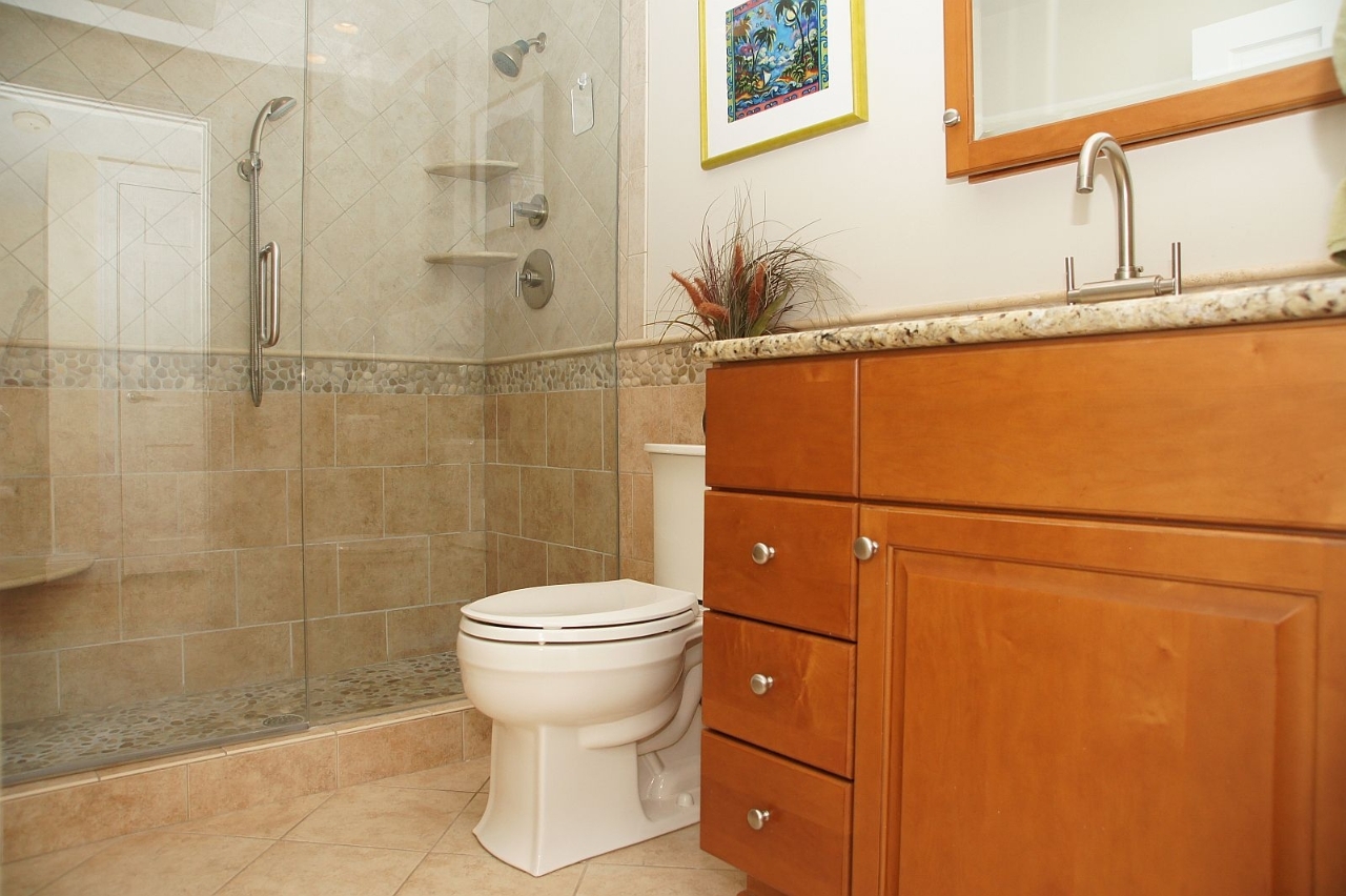 1743 Blair Road Southwest Roanoke, VA 24015 - Photo 20 of 33 Second level bathroom