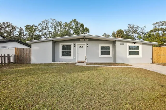 a view of a house with a backyard