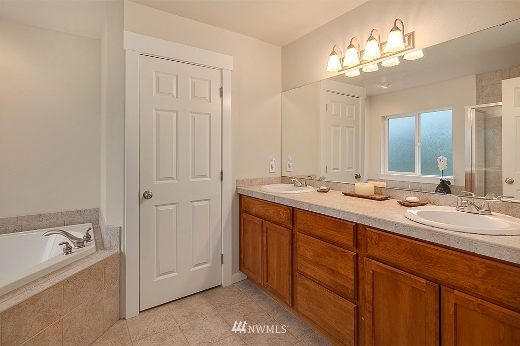 418 Orcas Place Northeast Renton, WA 98059 - Photo 14 of 21