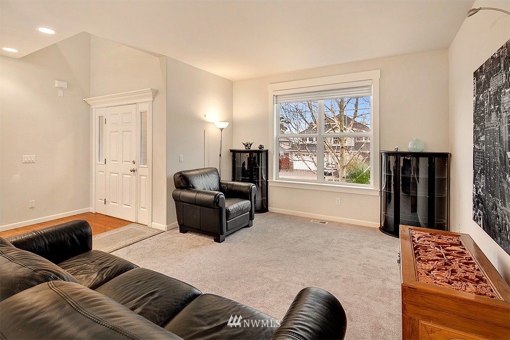 418 Orcas Place Northeast Renton, WA 98059 - Photo 3 of 21