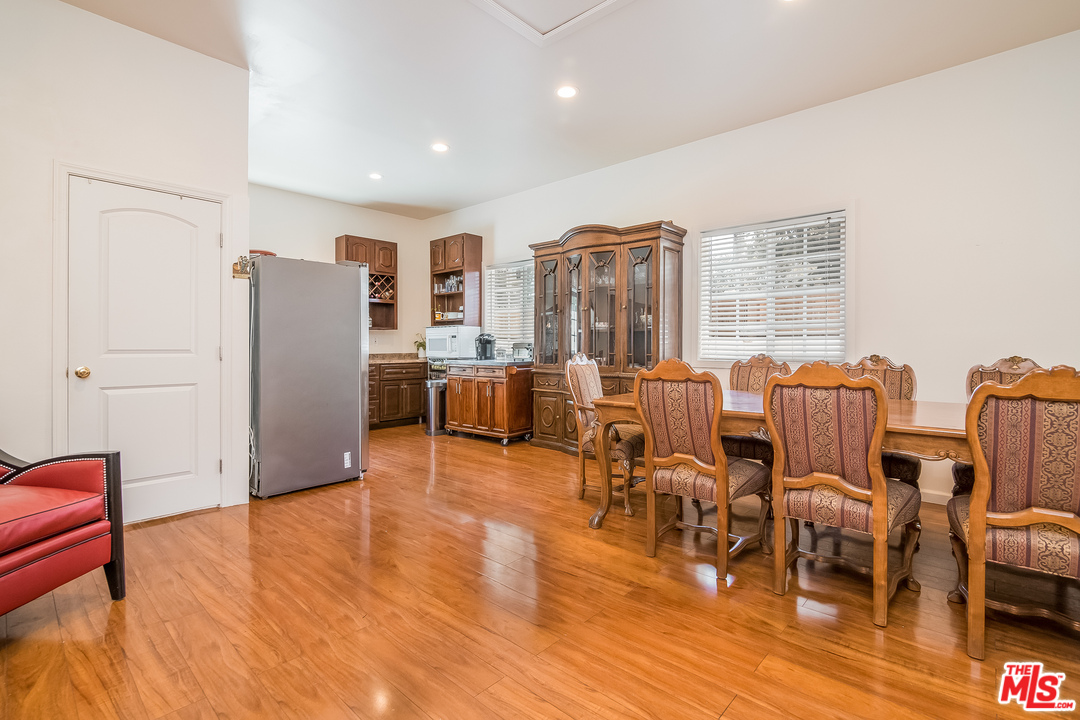 3445 Buckingham Road Los Angeles, CA 90016 - Photo 14 of 46 Gallery Image 14