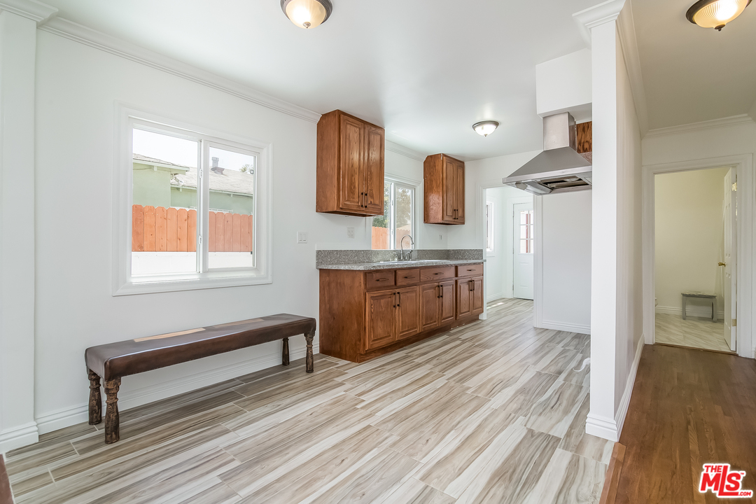 3445 Buckingham Road Los Angeles, CA 90016 - Photo 16 of 46 Gallery Image 16