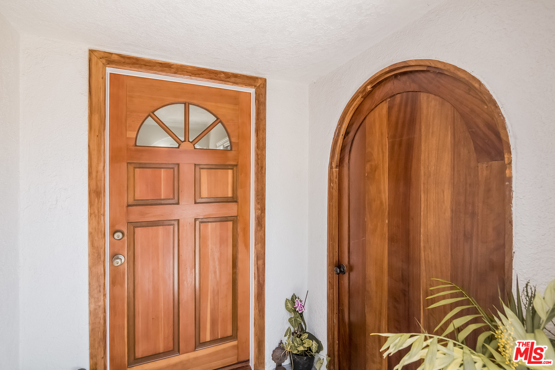 3445 Buckingham Road Los Angeles, CA 90016 - Photo 3 of 46 Gallery Image 3