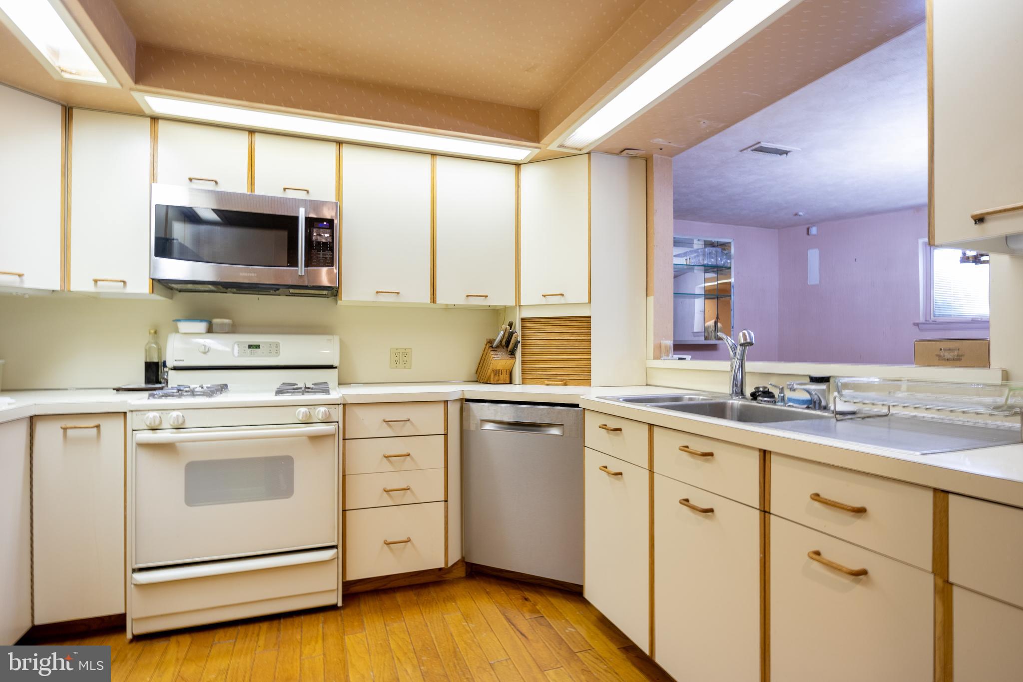 1094 Welsh Road Philadelphia, PA 19115 - Photo 10 of 17