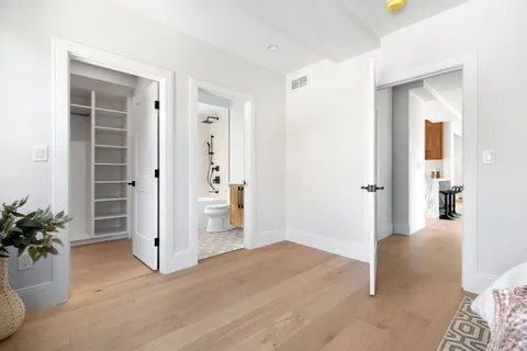 a view of livingroom with furniture