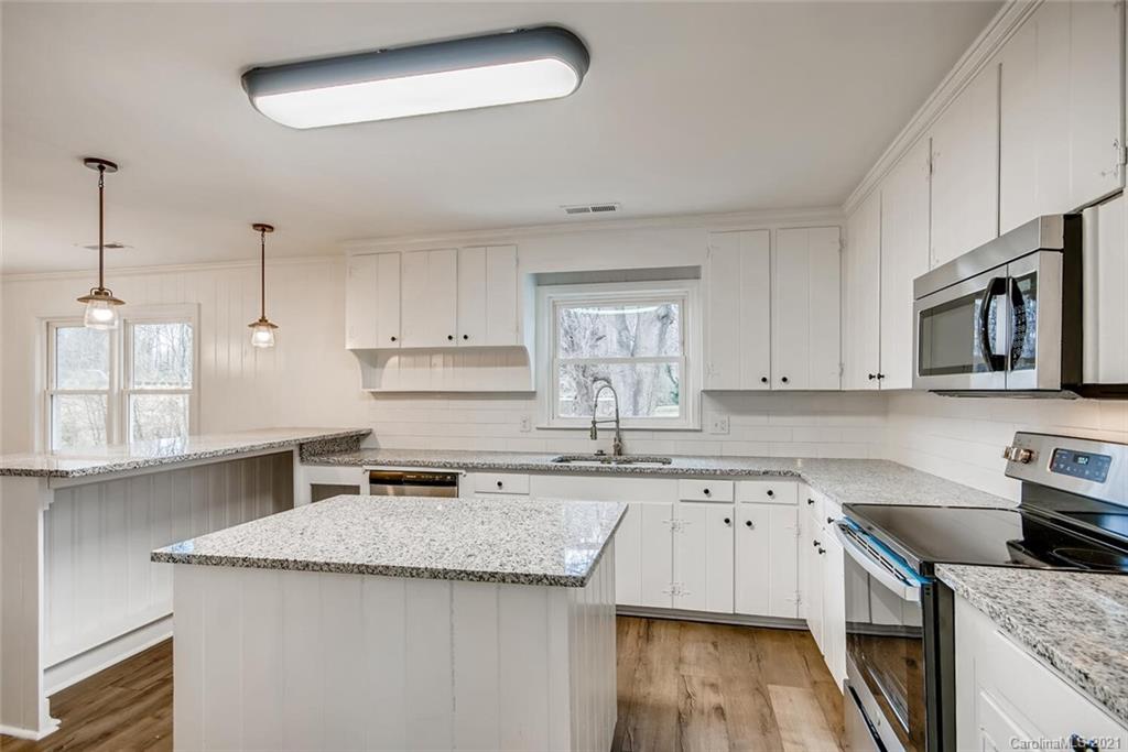 5519 Hickory Grove Road Charlotte, NC 28215 - Photo 3 of 11