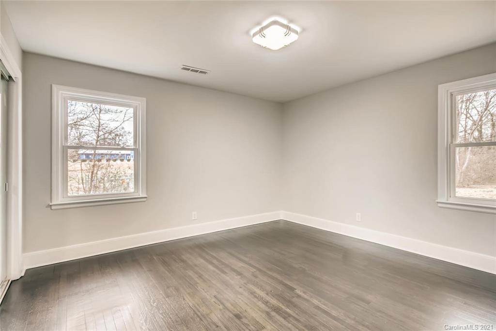 5519 Hickory Grove Road Charlotte, NC 28215 - Photo 5 of 11